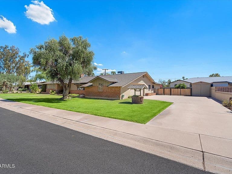 321 E Concorda Drive photo 3