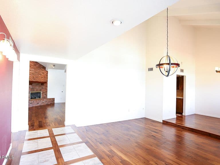 1713 E GABLE Avenue photo 3