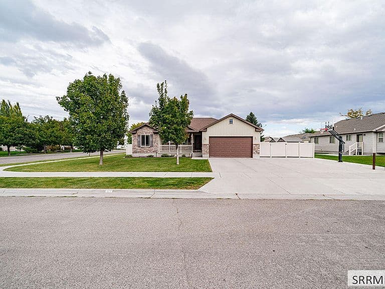 341 Oaktrail Dr photo 3