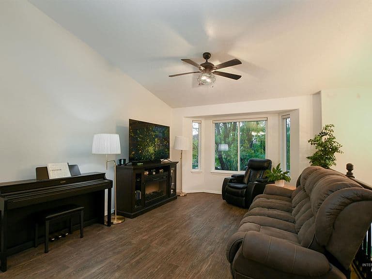 146 N Sagehen St photo 4