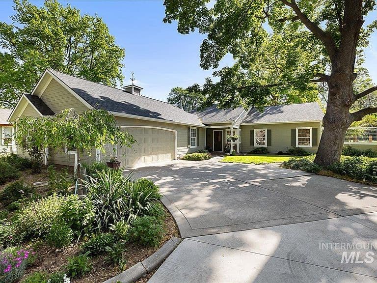 3602 N Tamarack Dr photo 3