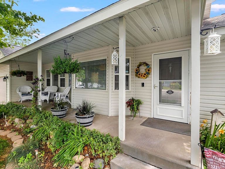 426 Bitterbrush Dr photo 1