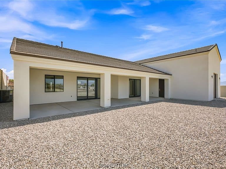 2429 E Klamath Loop photo 4