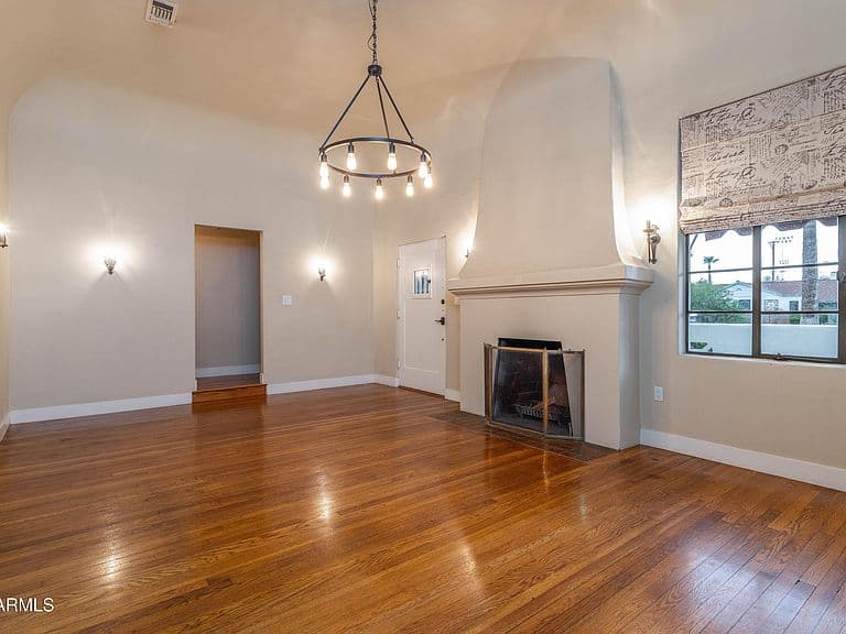 2207 N 11TH Avenue photo 5