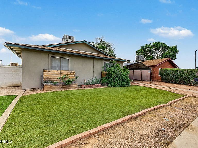 5345 W COUNTRY GABLES Drive photo 1