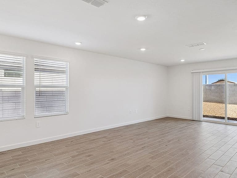 26087 W Nancy Ln photo 3