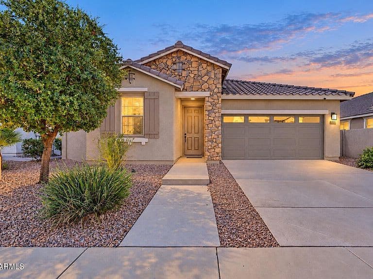 3215 E RUSSELL Street photo 1