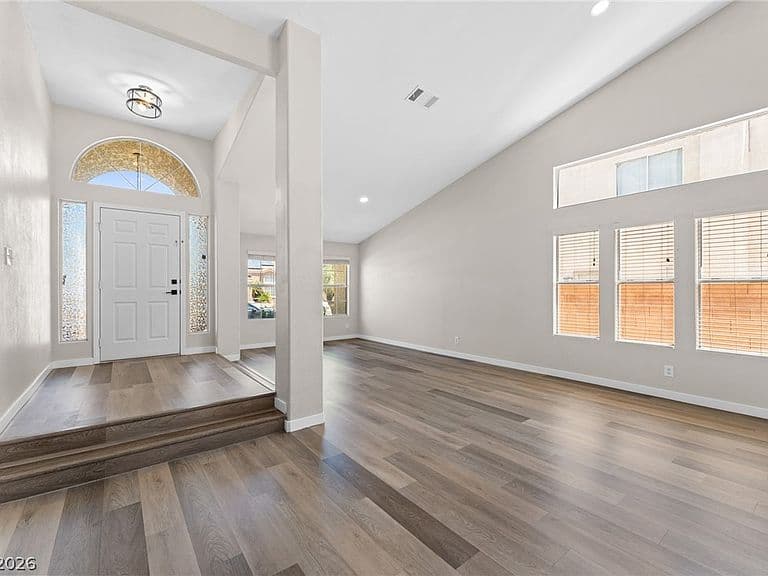 1735 Navarre Ln photo 3