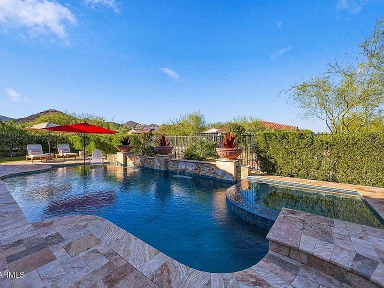 20944 W HILLCREST Boulevard photo 1