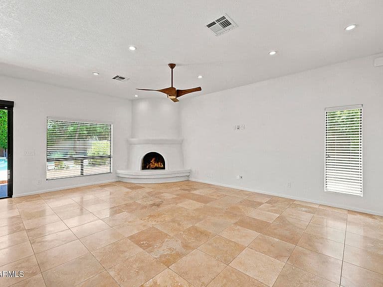 14007 N 48TH Way photo 5