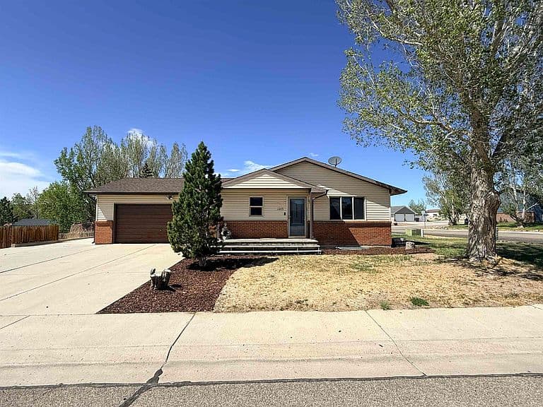 1045 Cypress Cir photo 1