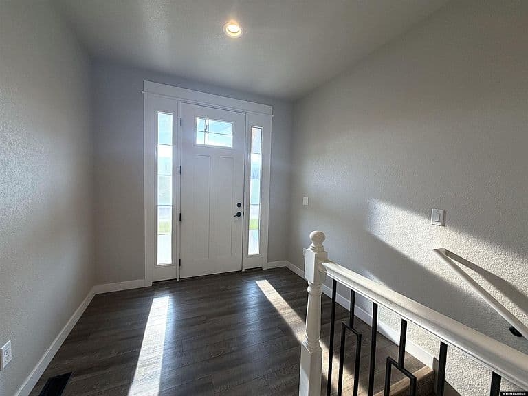 2943 Heathrow Ave photo 4
