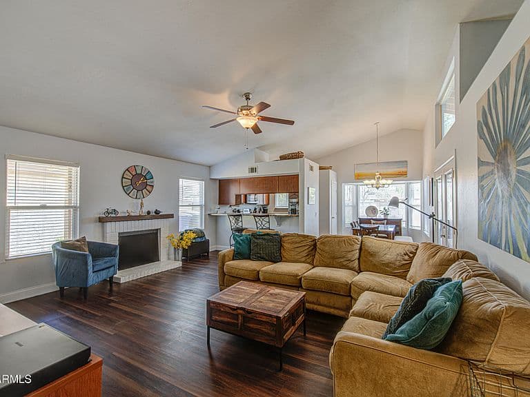231 S CRISS Street photo 4