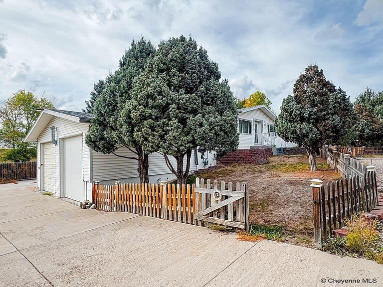 2310 Milatzo Ave photo 1