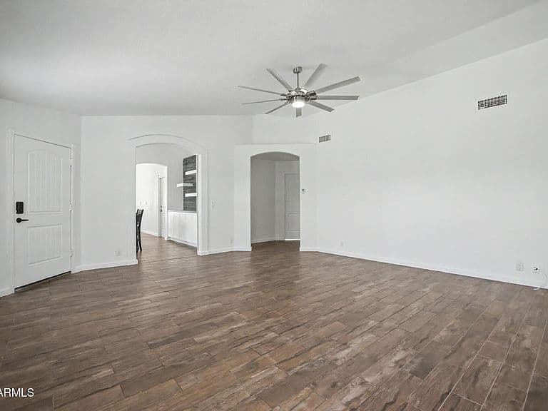2653 W KNOX Road photo 4