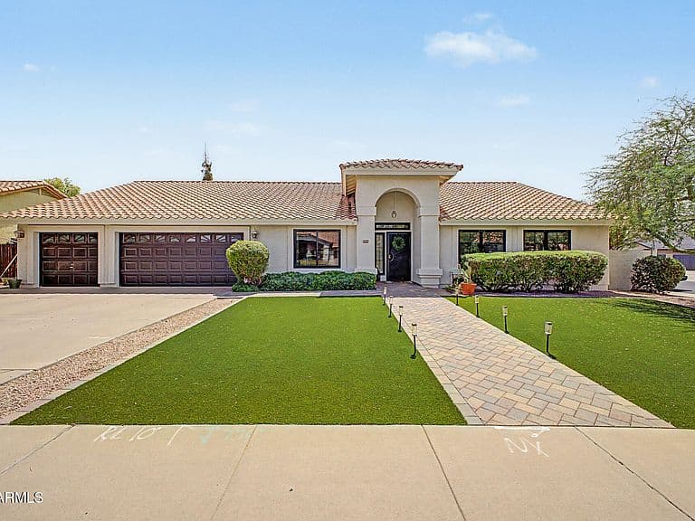 2833 E HERMOSA VISTA Drive photo 2