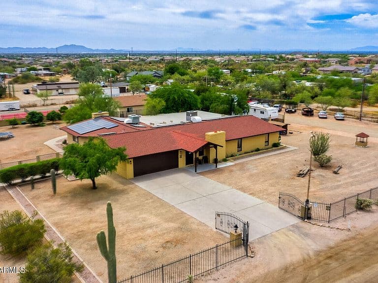 10226 E IRIS Road photo 5