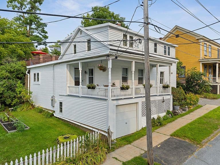 18 North Maple Street photo 2