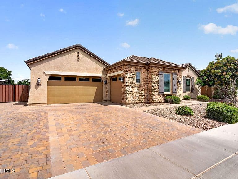 3530 E AQUARIUS Place photo 2