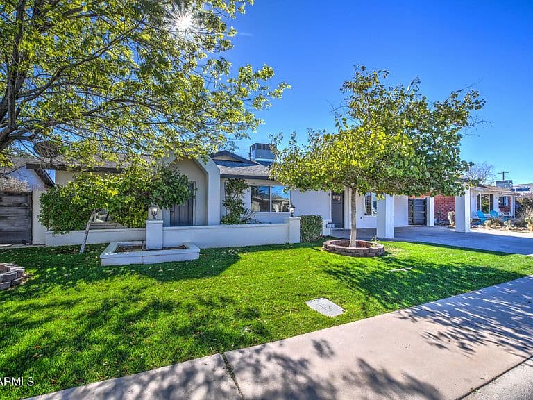 8349 E COLUMBUS Avenue photo 1