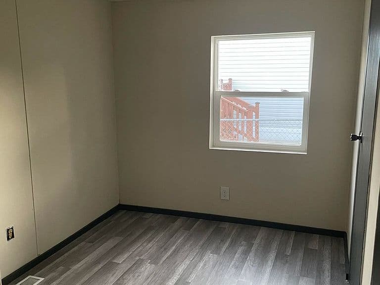 2227 E Erwin St photo 5