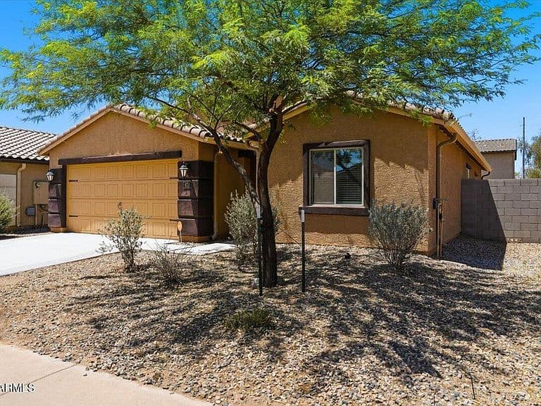 670 W CEDAR Avenue photo 2
