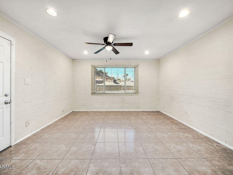 1037 E DIANA Avenue photo 4