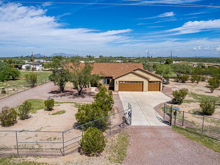 15816 W Sandy St photo 1