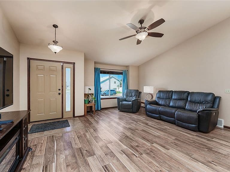 1518 Anchor Ave photo 5