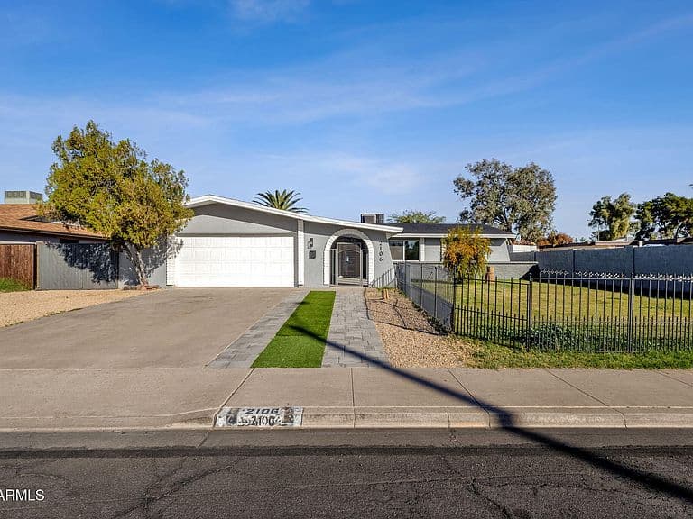 2106 W 8th Ave photo 1