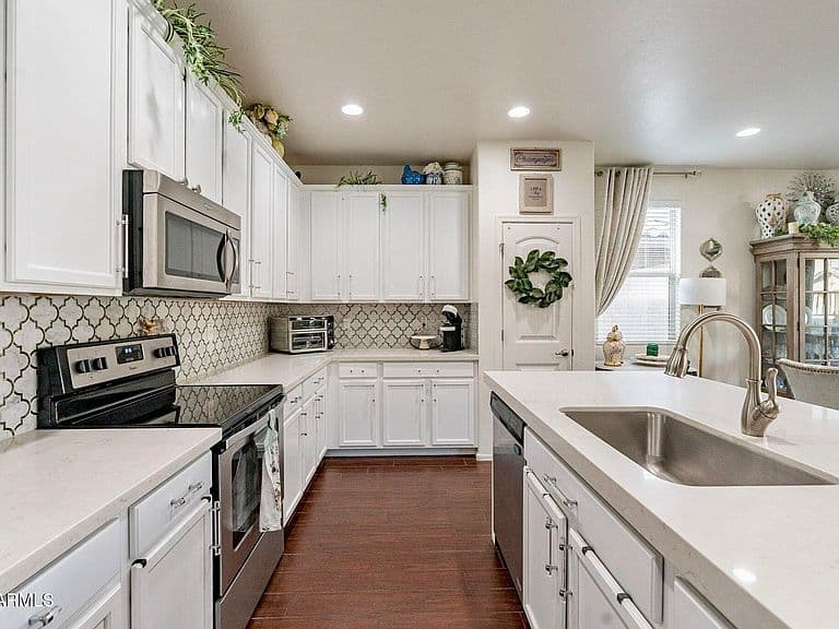 1176 N 163rd Ln photo 3