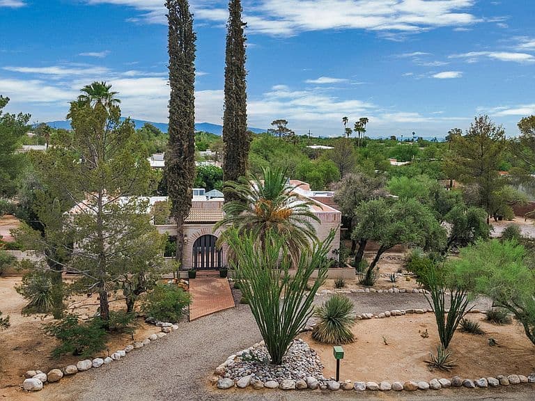 6944 N Vista Pl photo 1
