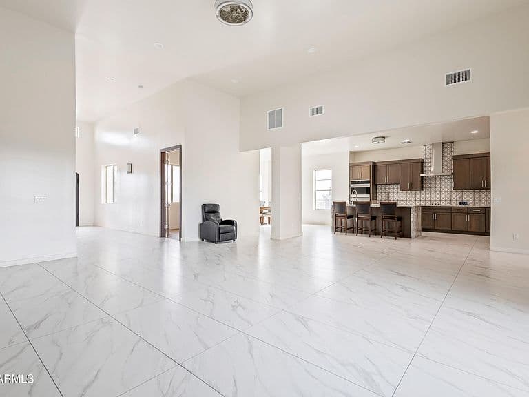 17021 E Lowden Rd photo 5