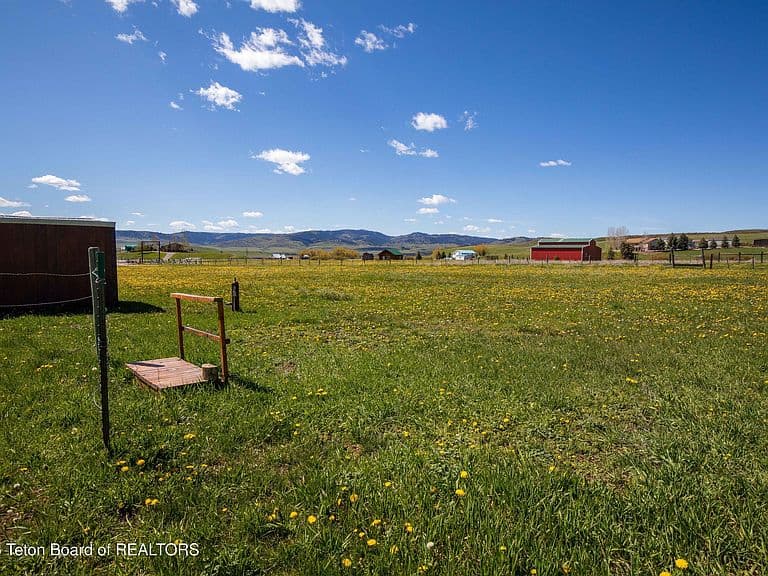 81 Meadowlark Ln photo 2