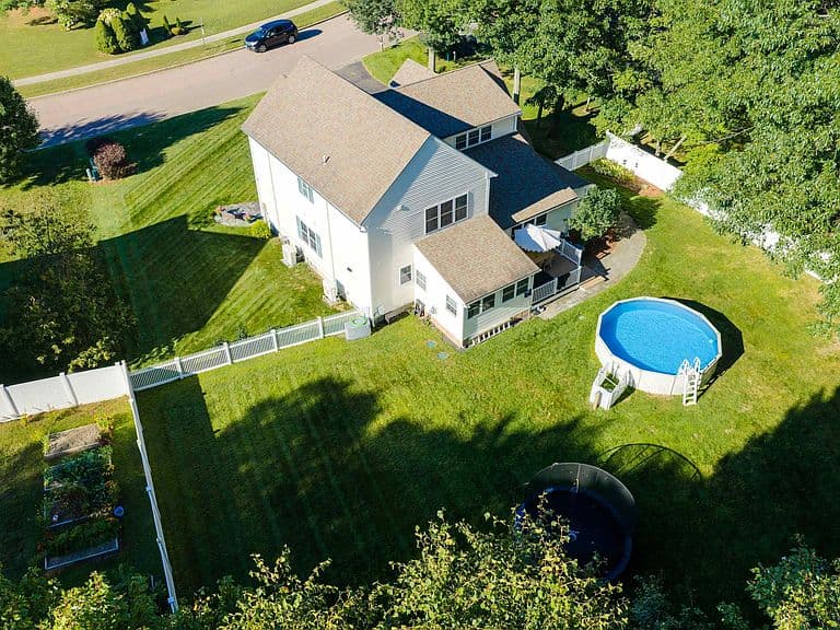 25 Hidden Oaks Drive photo 2