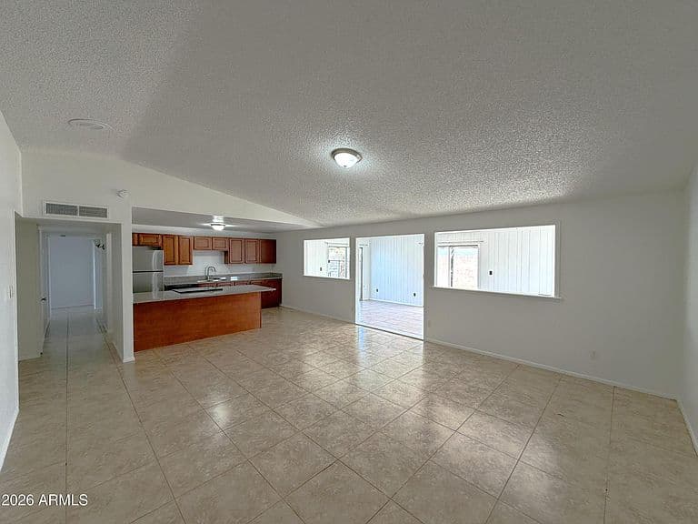 6943 W HUBBELL Street photo 4