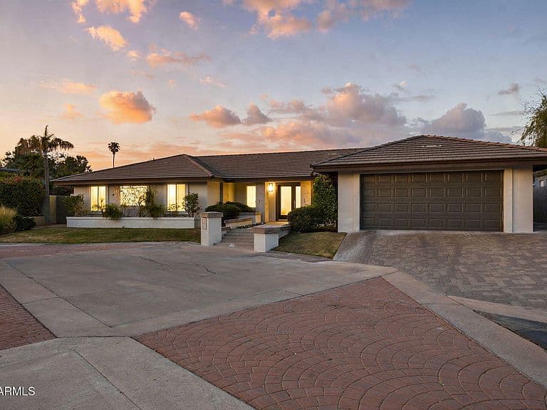 2412 E MONTEBELLO Avenue photo 4