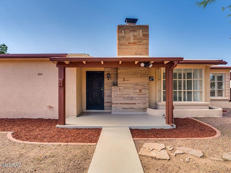 2014 E Helen St photo 4
