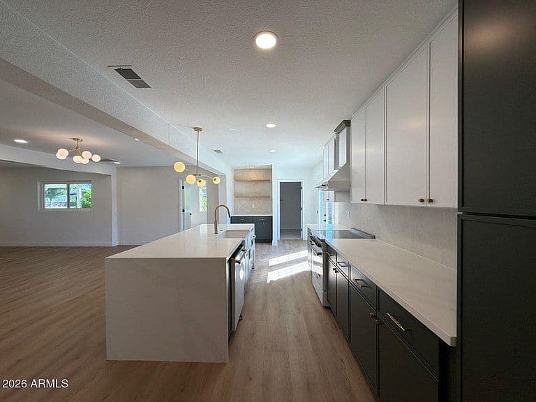 717 W CACTUS WREN Drive photo 5