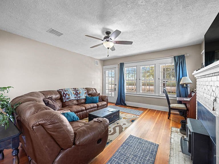 4574 Bennett Rd photo 3