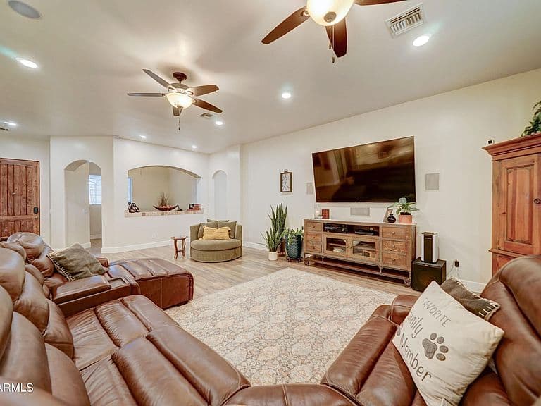 224 E WHITELEY Street photo 5