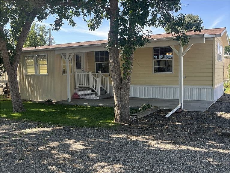 1484 Ash St photo 3