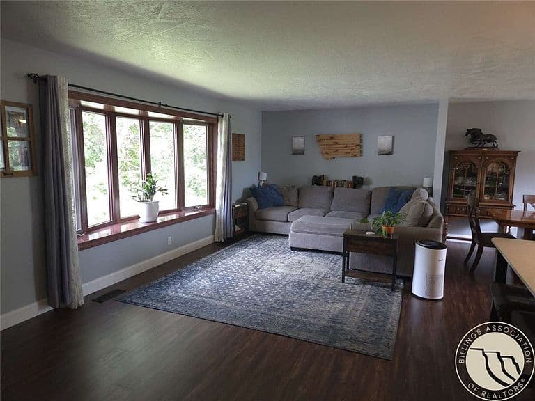 4424 Toyon Dr photo 3