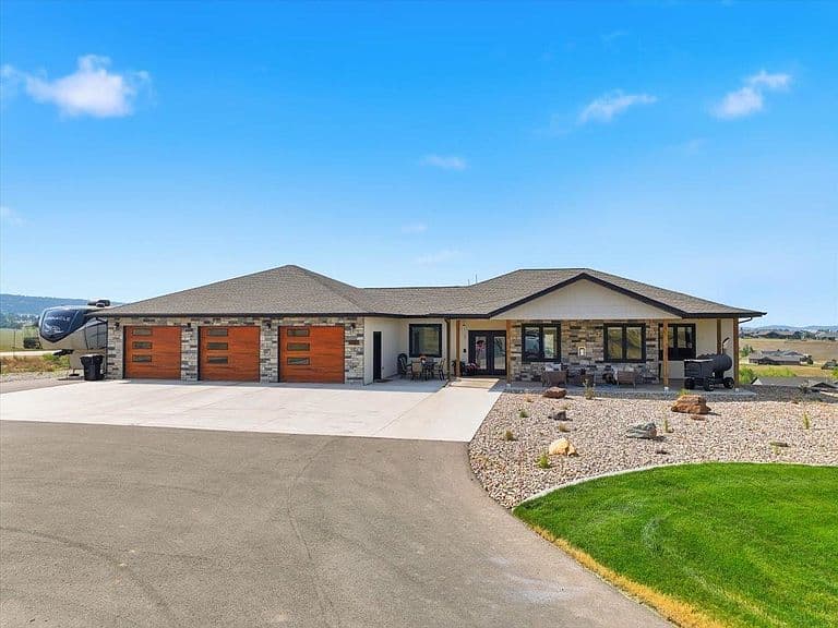 2285 McGuigan Rd photo 2