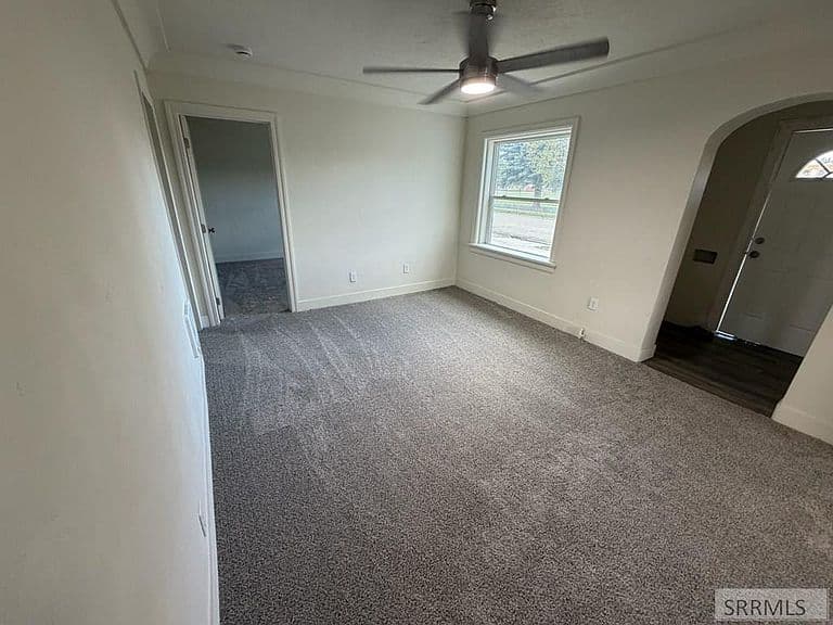 1548 Calkins Ave photo 5