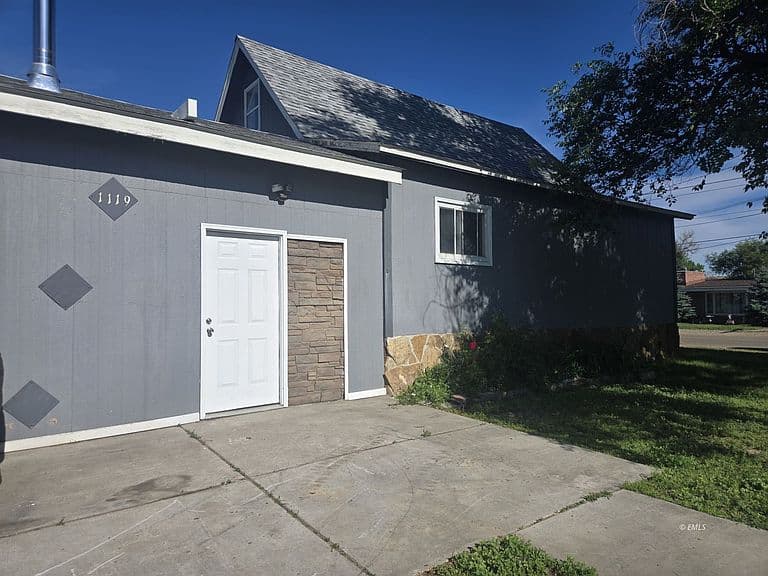 1119 N Prairie Ave photo 2