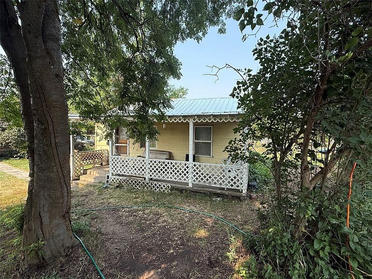 2135 Schilling St photo 4
