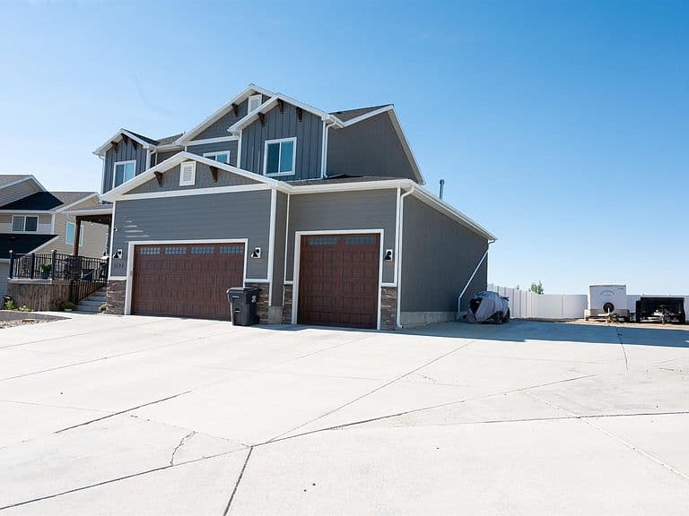 1124 Dawning Dr photo 2