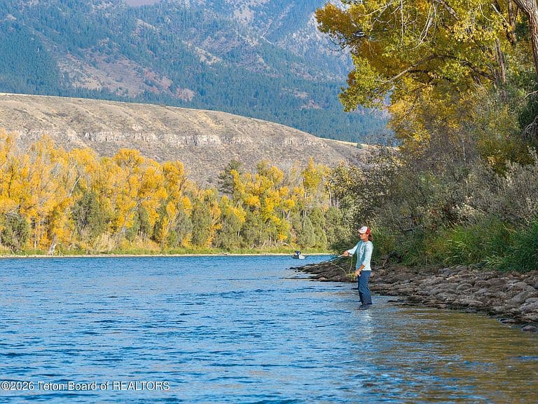 711 Snake River Rd photo 4