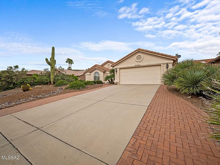 63640 E Whispering Tree Ln photo 4